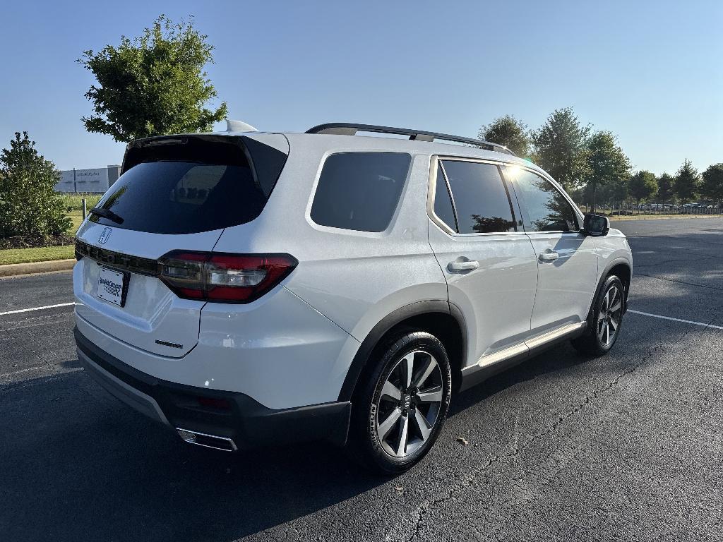 used 2025 Honda Pilot car, priced at $45,416