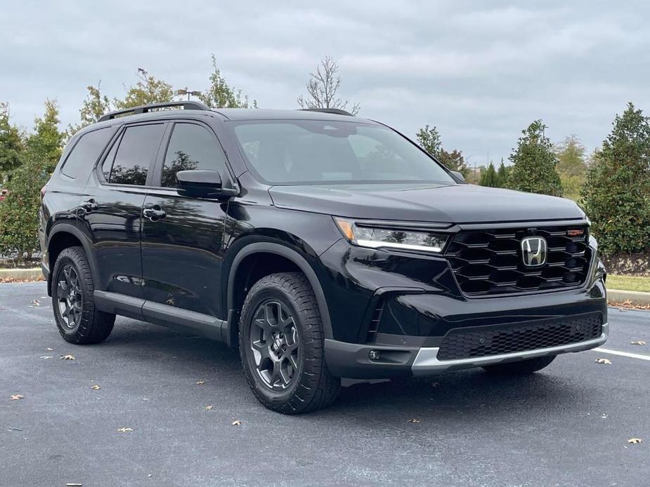 new 2025 Honda Pilot car, priced at $48,763