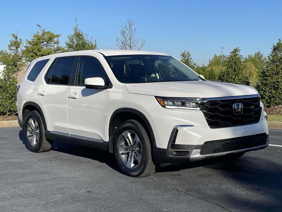 new 2025 Honda Pilot car, priced at $46,253