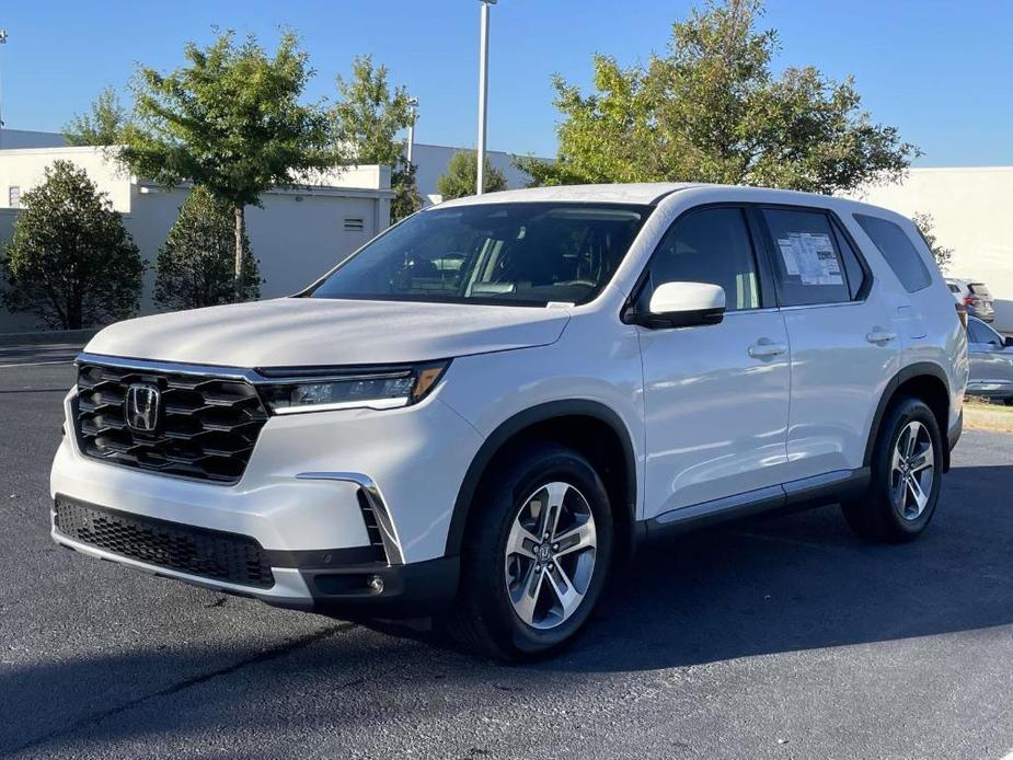 new 2025 Honda Pilot car, priced at $46,253