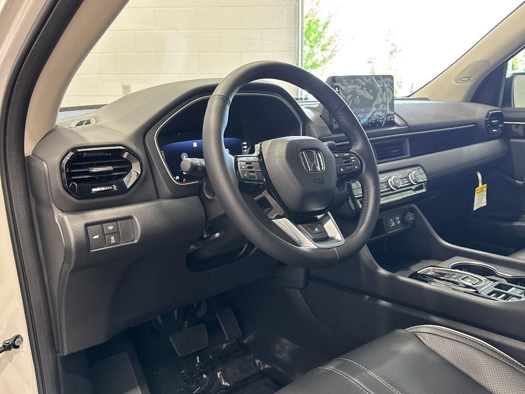 new 2025 Honda Pilot car, priced at $54,985