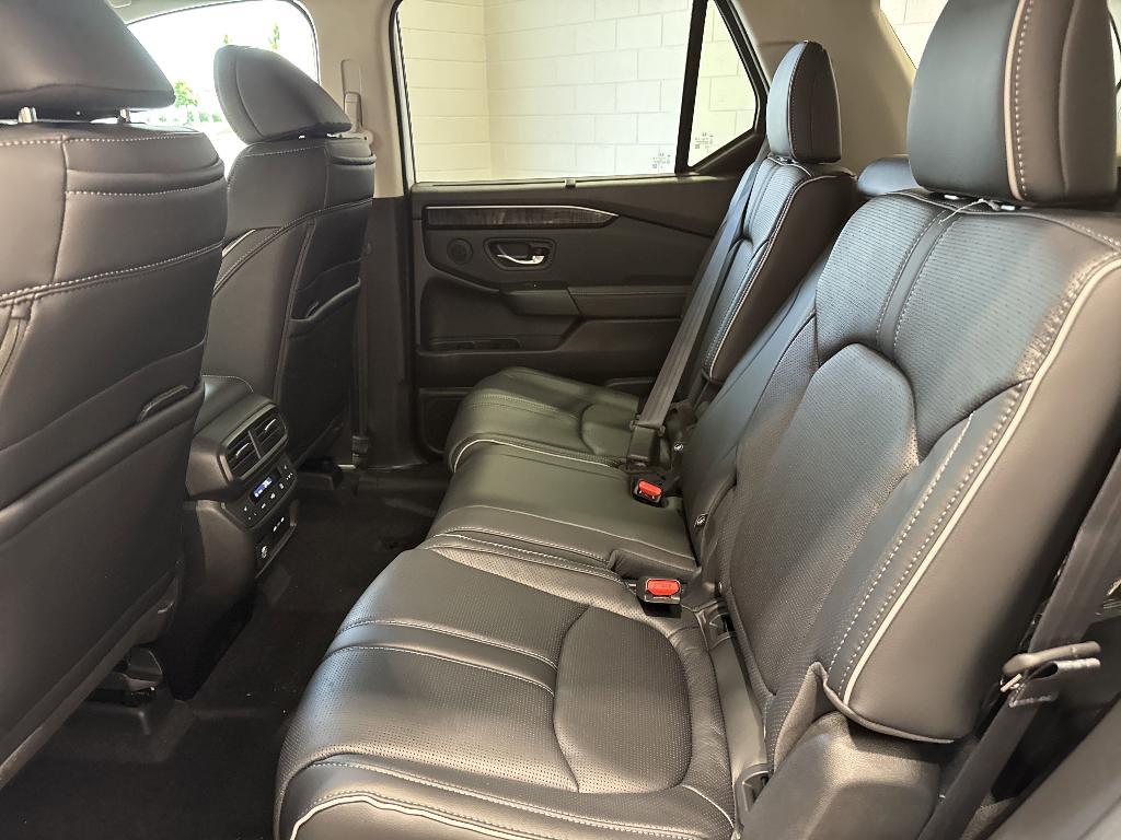 new 2025 Honda Pilot car, priced at $54,985