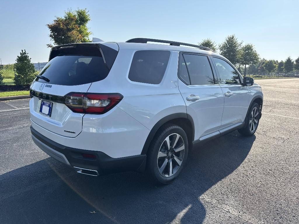 new 2025 Honda Pilot car, priced at $46,446