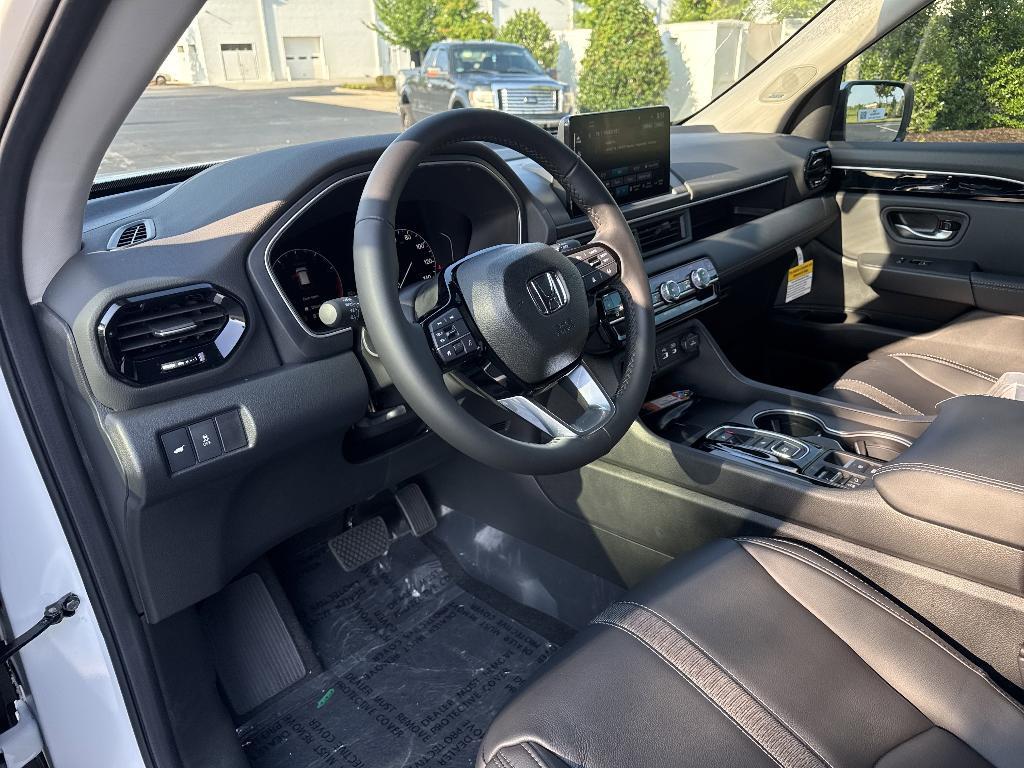 new 2025 Honda Pilot car, priced at $46,446