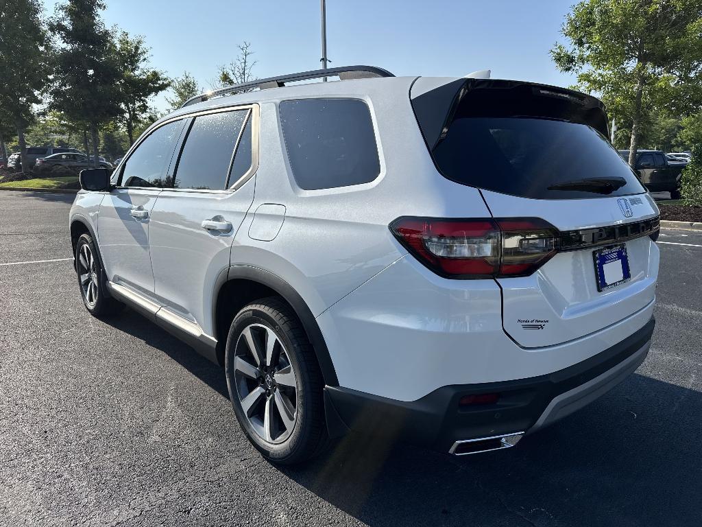 new 2025 Honda Pilot car, priced at $46,446