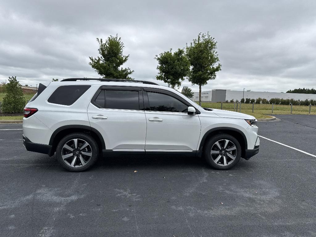 used 2024 Honda Pilot car, priced at $42,850