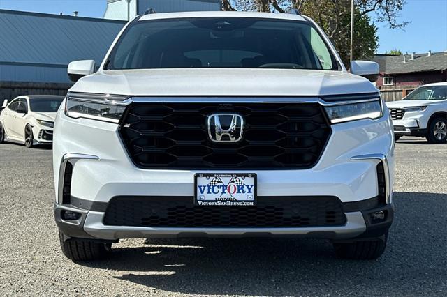 new 2025 Honda Pilot car, priced at $54,985