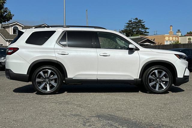 new 2025 Honda Pilot car, priced at $54,985