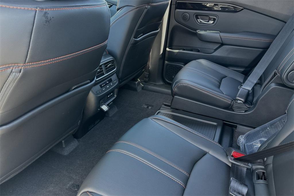 new 2025 Honda Pilot car, priced at $50,850