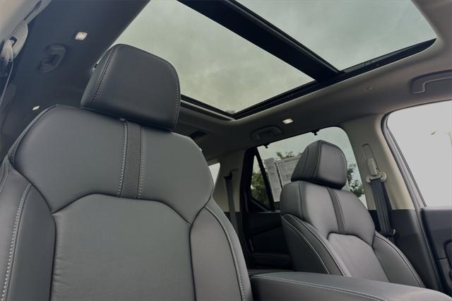 new 2025 Honda Pilot car, priced at $49,940