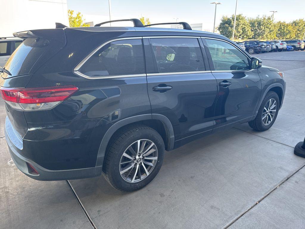 used 2018 Toyota Highlander car, priced at $25,406