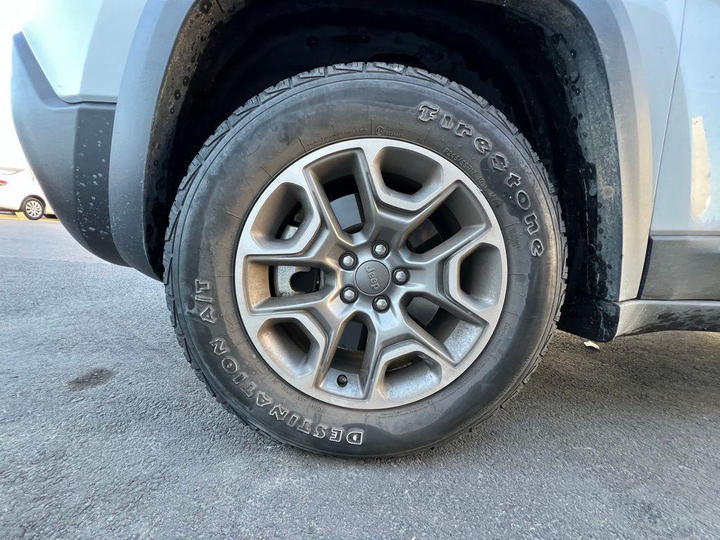 used 2021 Jeep Cherokee car, priced at $19,533