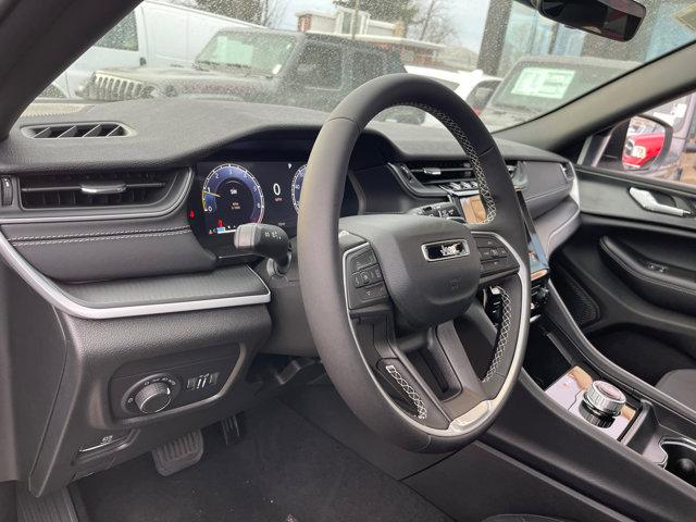 new 2025 Jeep Grand Cherokee car, priced at $37,500