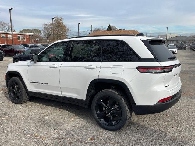 new 2025 Jeep Grand Cherokee car, priced at $49,000