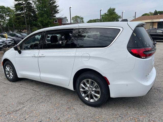 new 2024 Chrysler Pacifica car