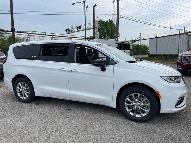 new 2024 Chrysler Pacifica car