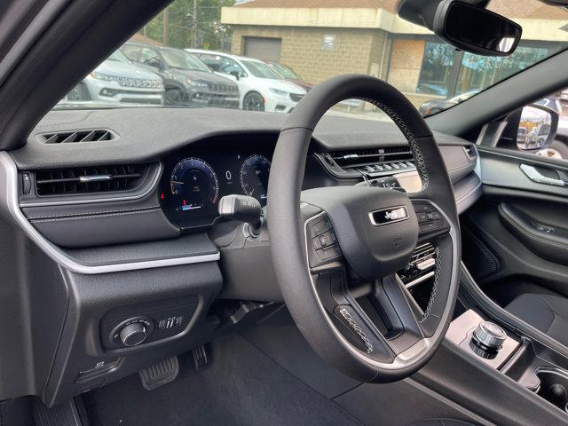 new 2024 Jeep Grand Cherokee car, priced at $37,600