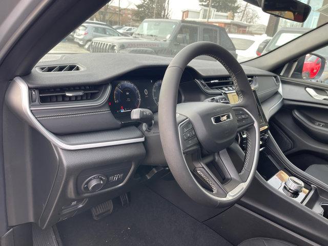 new 2025 Jeep Grand Cherokee car, priced at $37,500