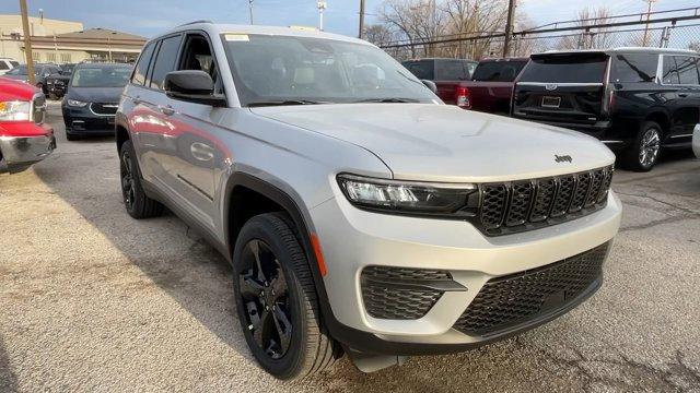 new 2025 Jeep Grand Cherokee car, priced at $42,500