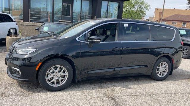 new 2025 Chrysler Pacifica car