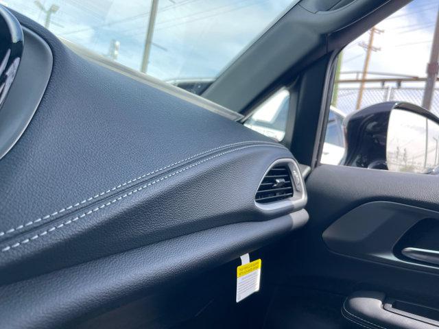 new 2025 Chrysler Pacifica car