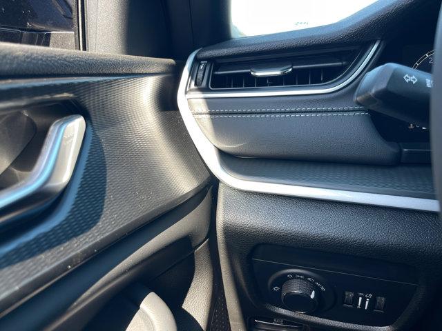 new 2025 Jeep Grand Cherokee car, priced at $43,850