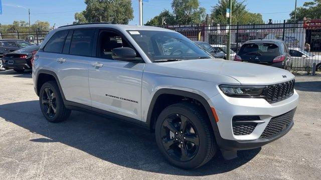 new 2025 Jeep Grand Cherokee car, priced at $43,850