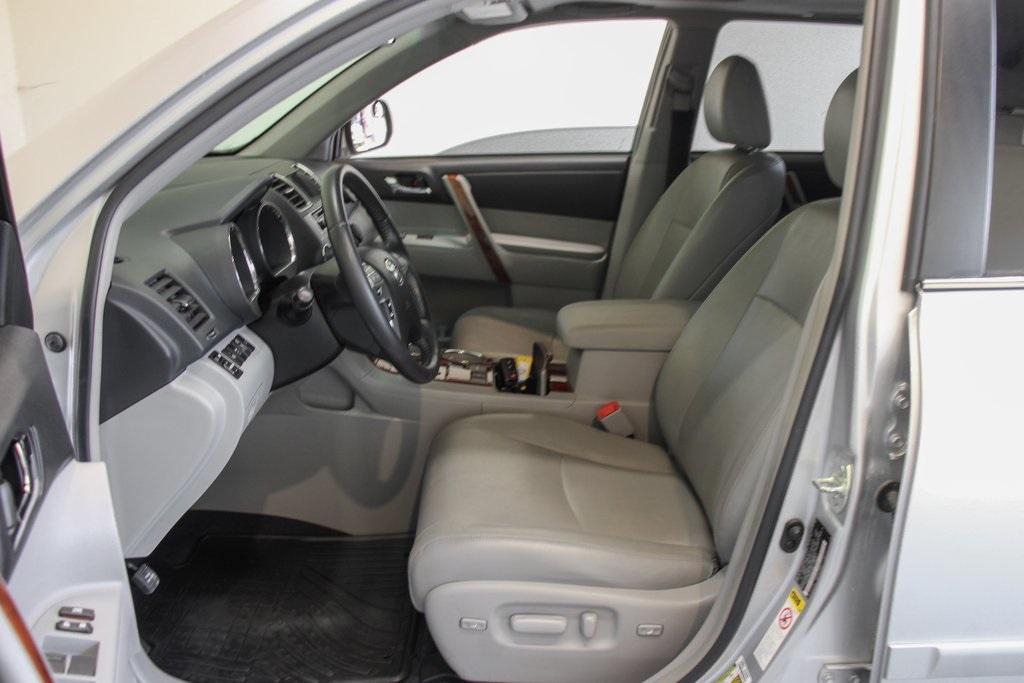 used 2013 Toyota Highlander car, priced at $16,995