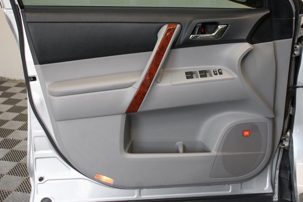 used 2013 Toyota Highlander car, priced at $16,995