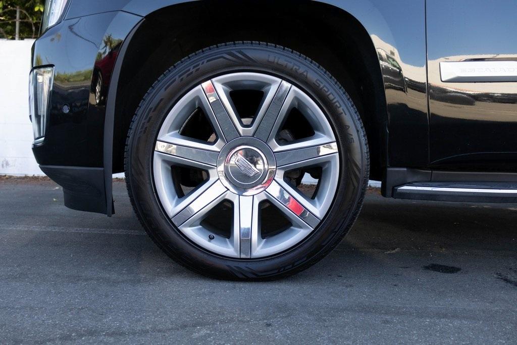 used 2020 Cadillac Escalade ESV car, priced at $38,995