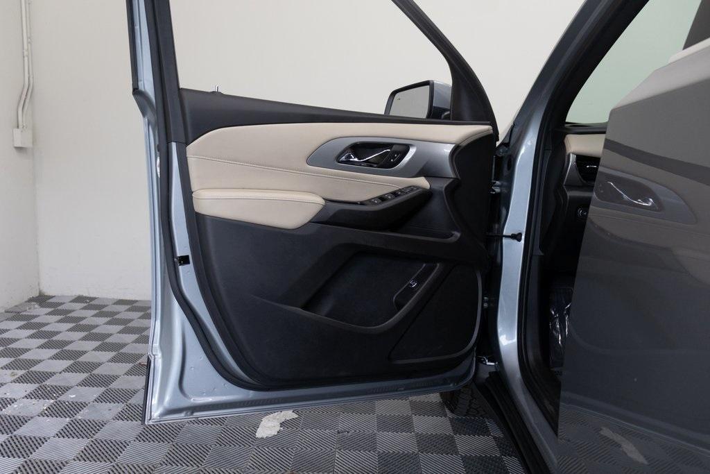 used 2023 Chevrolet Traverse car, priced at $23,995