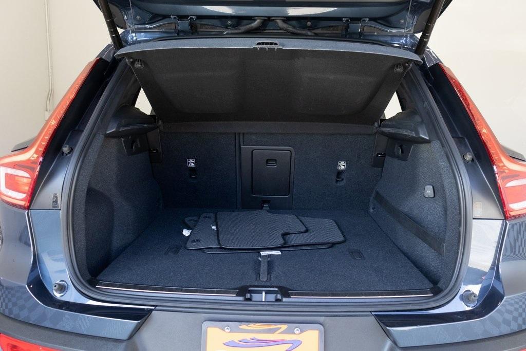 used 2020 Volvo XC40 car, priced at $26,995