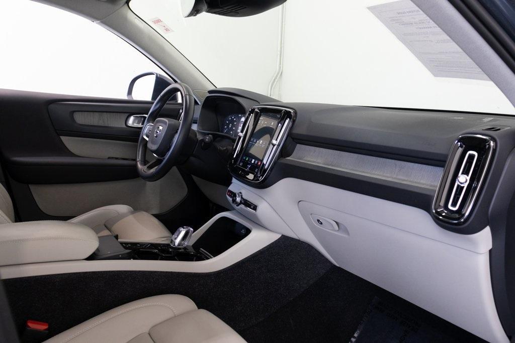 used 2020 Volvo XC40 car, priced at $26,995