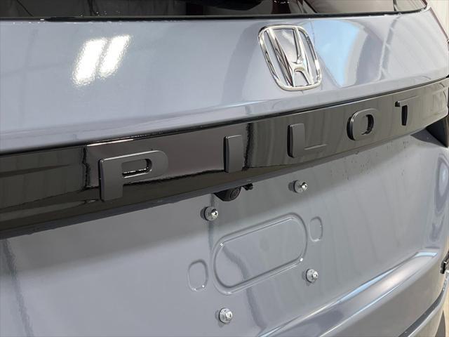 new 2025 Honda Pilot car, priced at $44,205