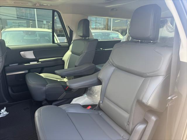 new 2025 Ford Expedition Max car, priced at $75,300