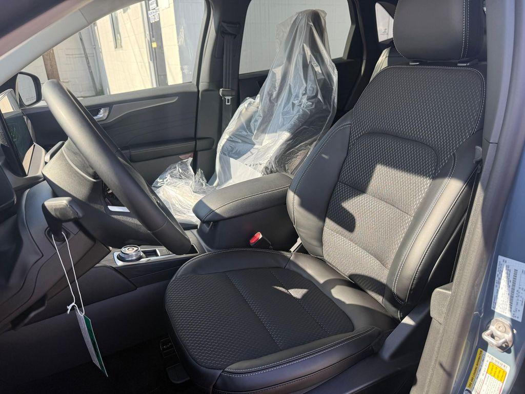 new 2025 Ford Escape PHEV car, priced at $31,712