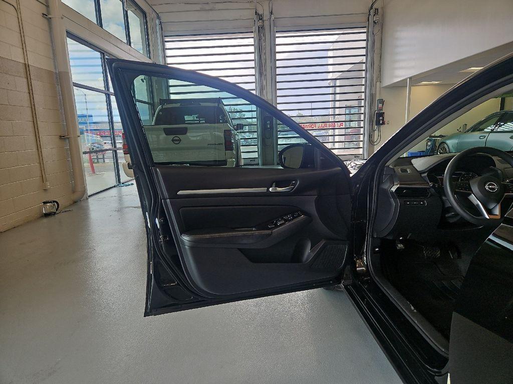 used 2023 Nissan Altima car, priced at $21,894