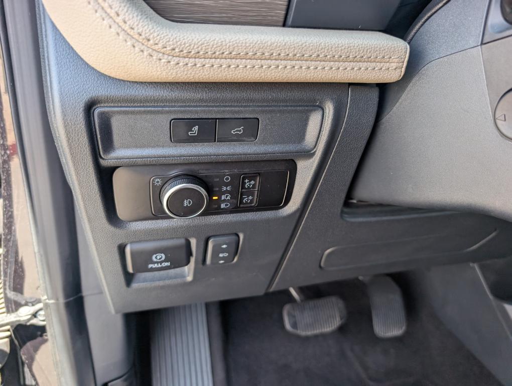used 2023 Ford Expedition car, priced at $40,256