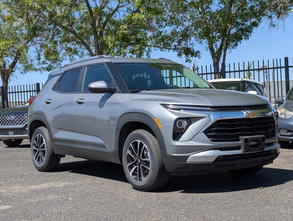 used 2025 Chevrolet TrailBlazer car, priced at $25,996