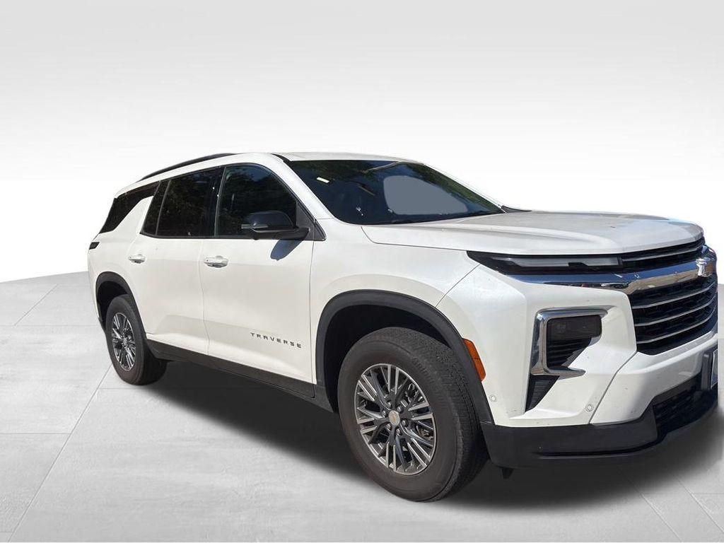 used 2024 Chevrolet Traverse car, priced at $34,322