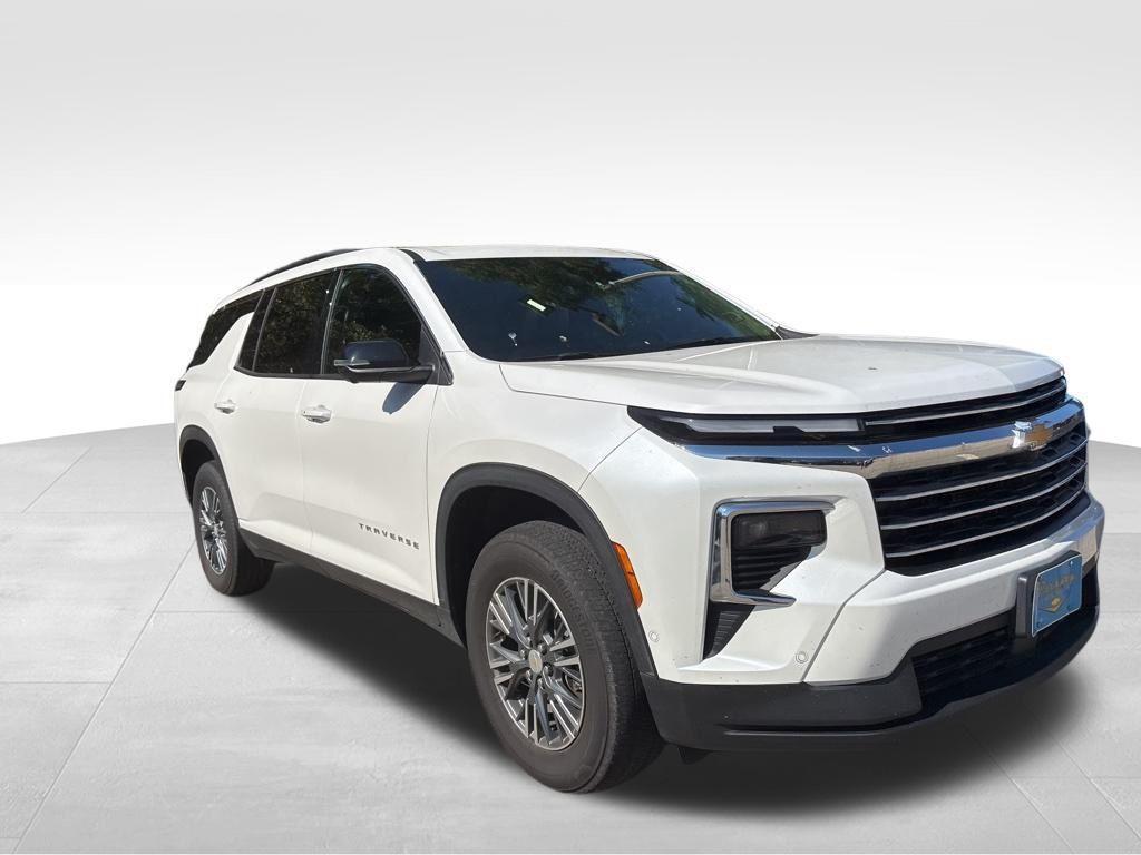 used 2024 Chevrolet Traverse car, priced at $34,322