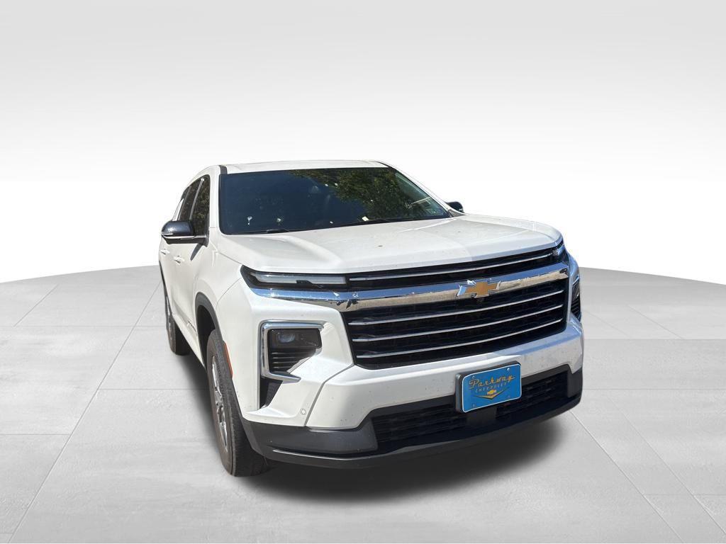 used 2024 Chevrolet Traverse car, priced at $34,322