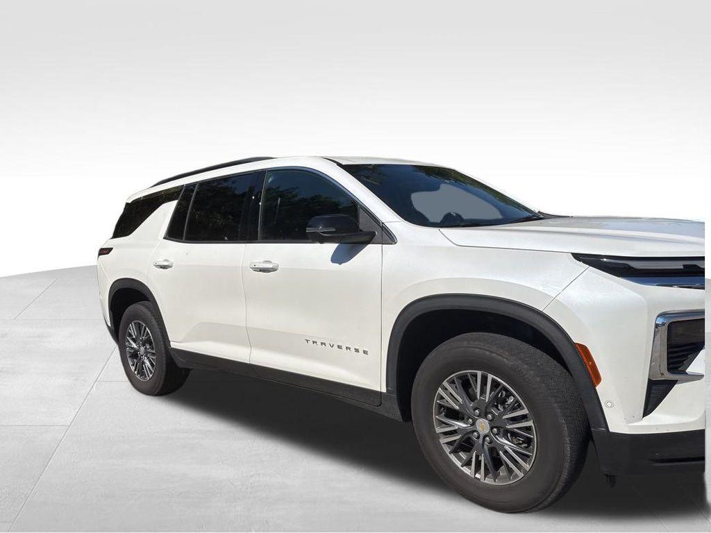 used 2024 Chevrolet Traverse car, priced at $34,322