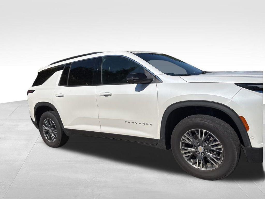 used 2024 Chevrolet Traverse car, priced at $34,322