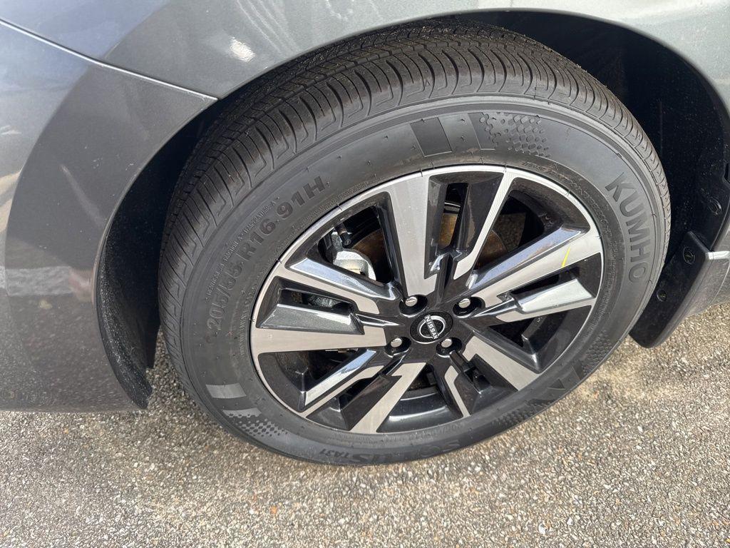 new 2025 Nissan Versa car, priced at $19,693