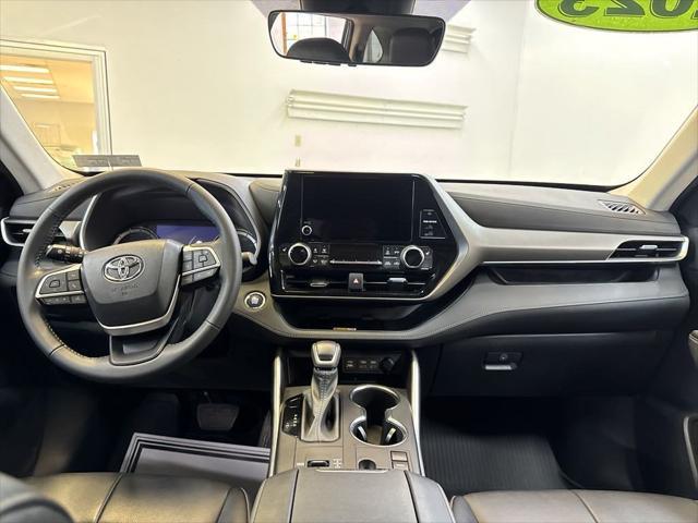 used 2023 Toyota Highlander car, priced at $37,548