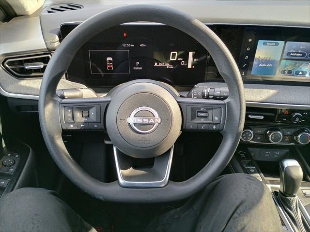 new 2025 Nissan Kicks car, priced at $26,005