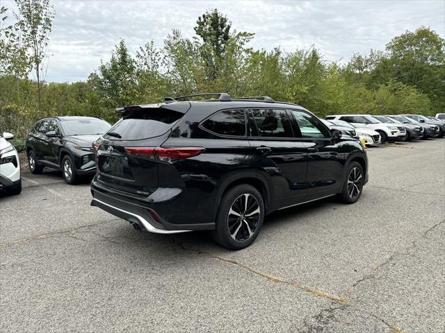 used 2022 Toyota Highlander car, priced at $33,943