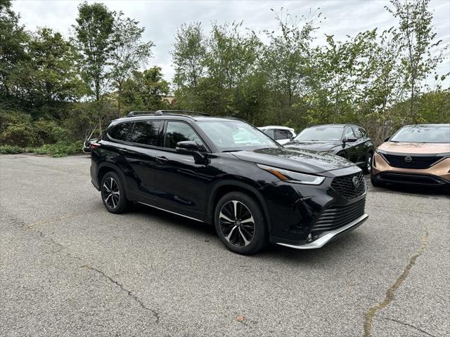 used 2022 Toyota Highlander car, priced at $33,943