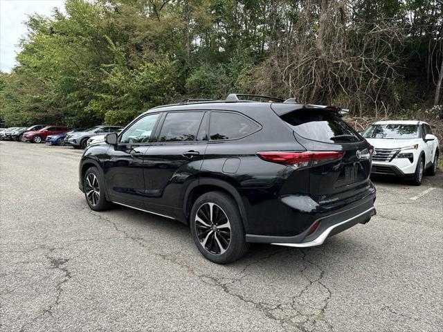 used 2022 Toyota Highlander car, priced at $33,943